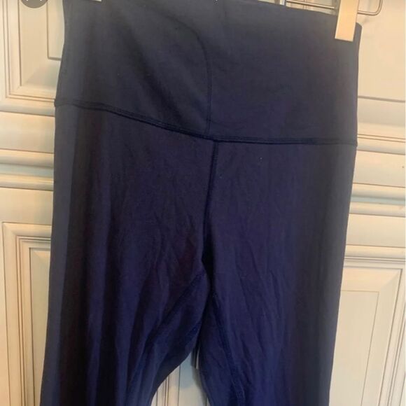 Lululemon High-Waist Airlift Legging Sz 6 - Picture 2 of 10